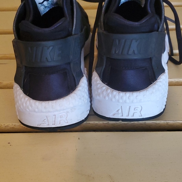 Nike Huaraches - Picture 3 of 5